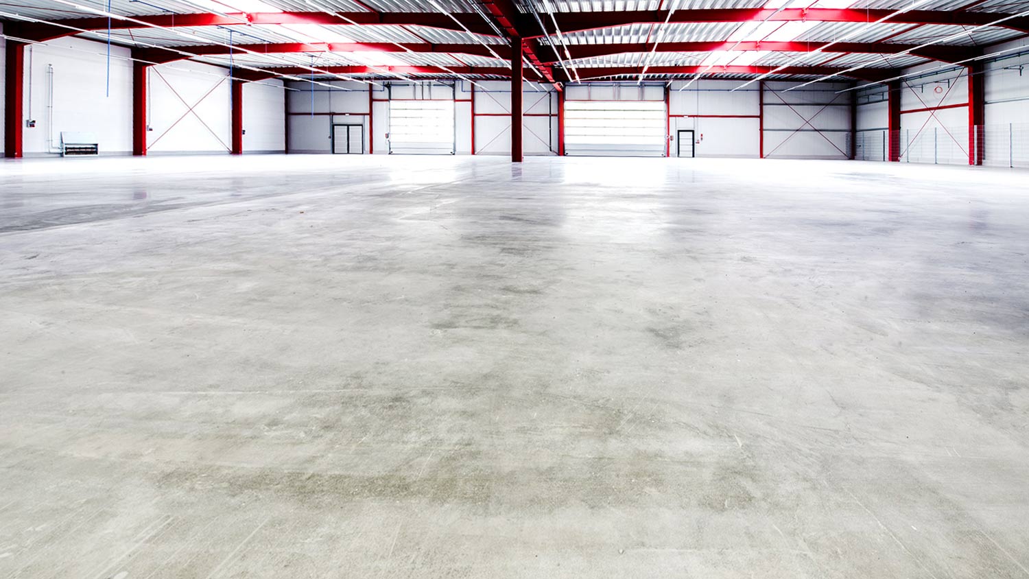Fugenarmer Industrieboden in einer Halle als Referenz
