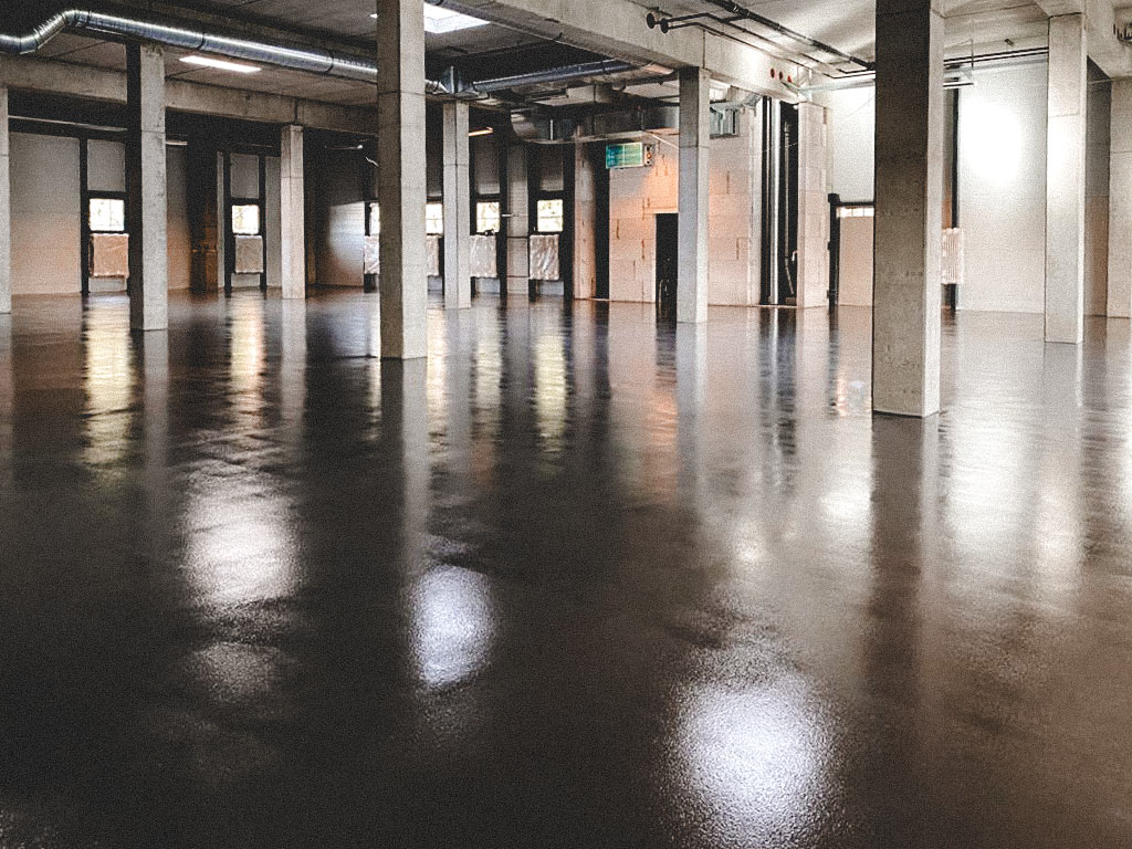 Industrieboden in einer Halle als Referenz