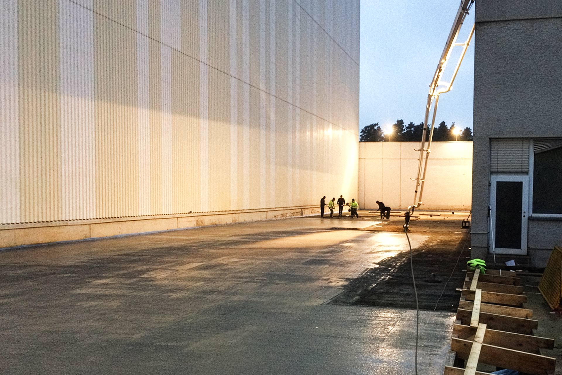 Betonage einer Baustelle im Außenbereich